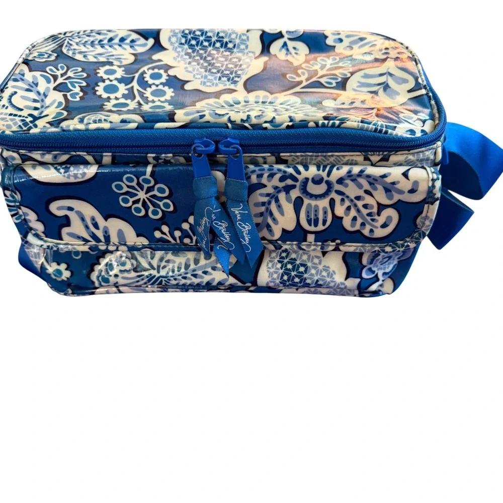 Vera Bradley Large‎ Cosmetic Bag Blue Lagoon Retired Pattern Coated Wipeable